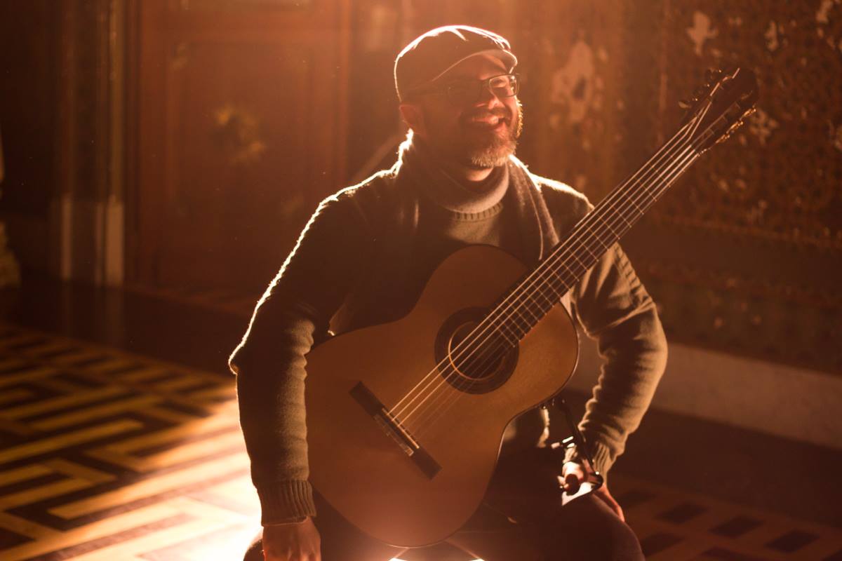 Acervo lança vídeos inéditos com o violonista Thiago Colombo