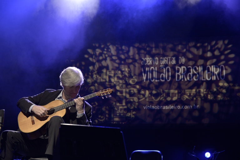 Fábio Zanon encanta público do Ibirapuera em show do Acervo Violão - Fábio Zanon