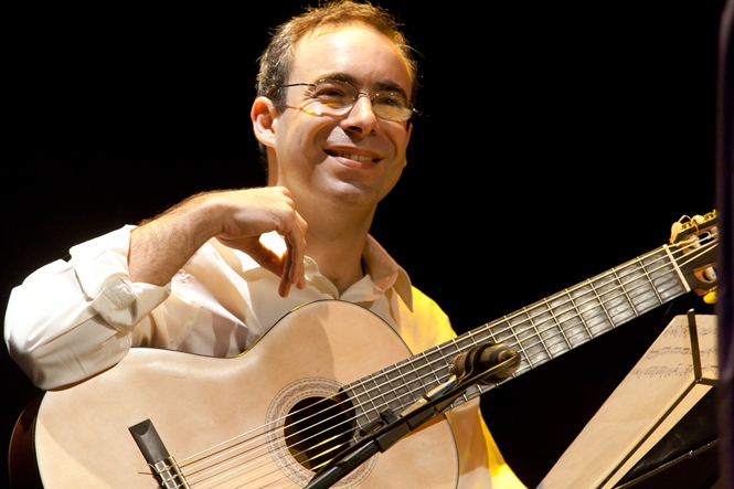 Análise de ensino: acompanhamento do choro no violão - Carlos Chaves