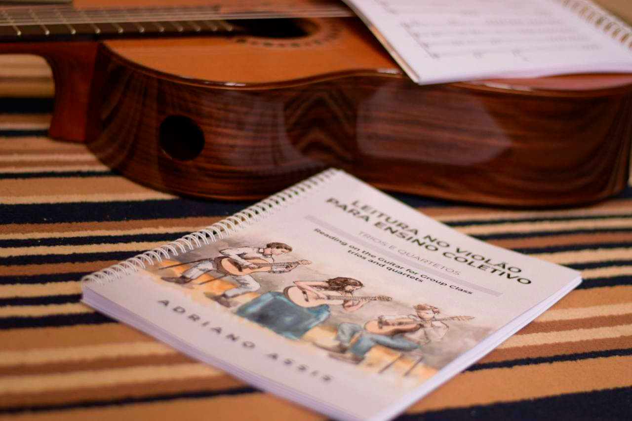 Leitura para violão no ensino coletivo é tema de livro