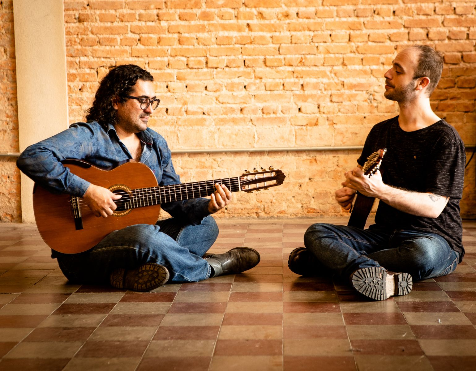 Alessandro Penezzi e Fábio Peron lançam CD autoral e fazem shows pelo interior paulista - Dani Gurgel
