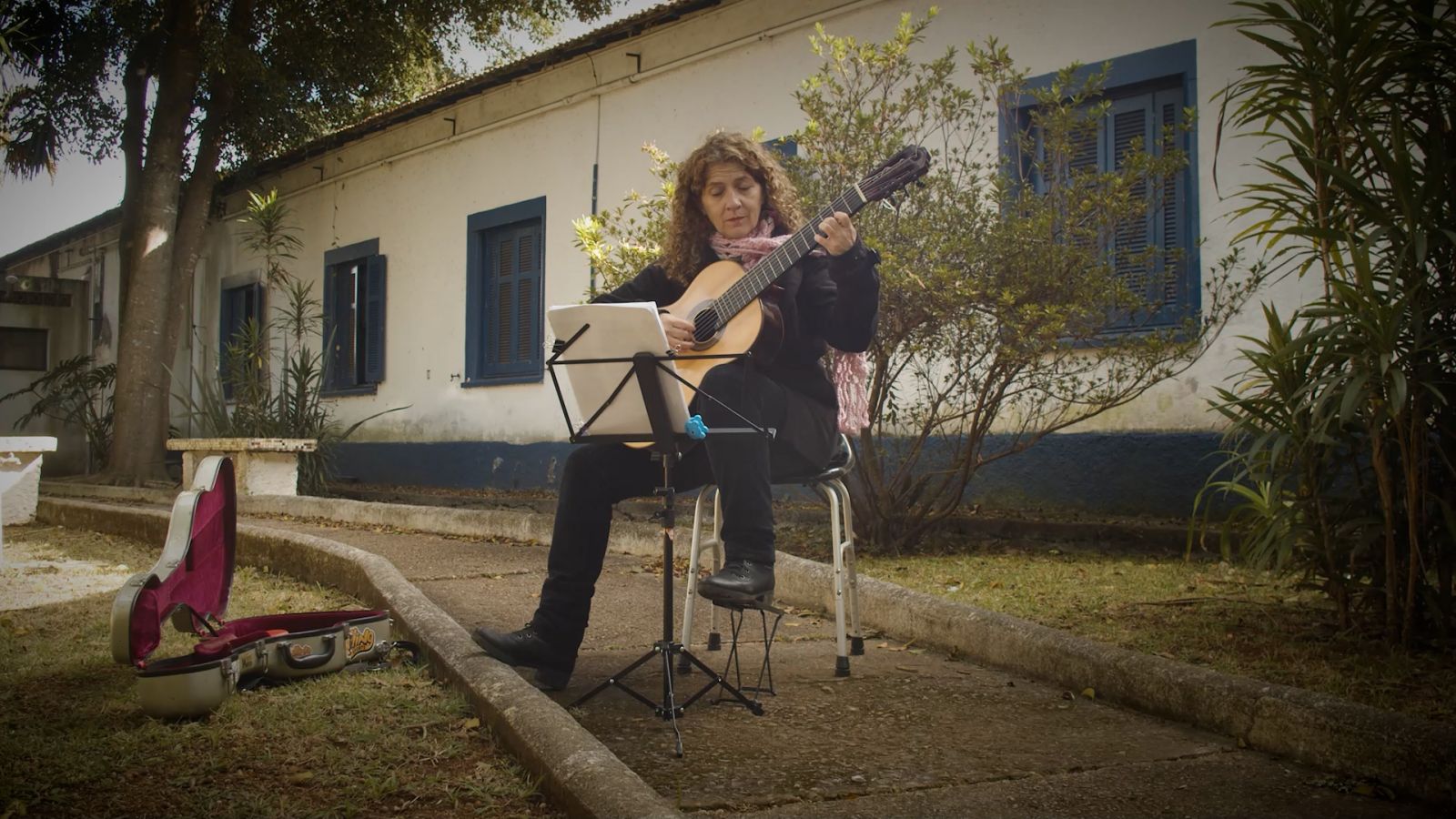Músicas inéditas de Armando Neves são reveladas pela violonista Paola Picherzky - Foto: Paola Picherzky 