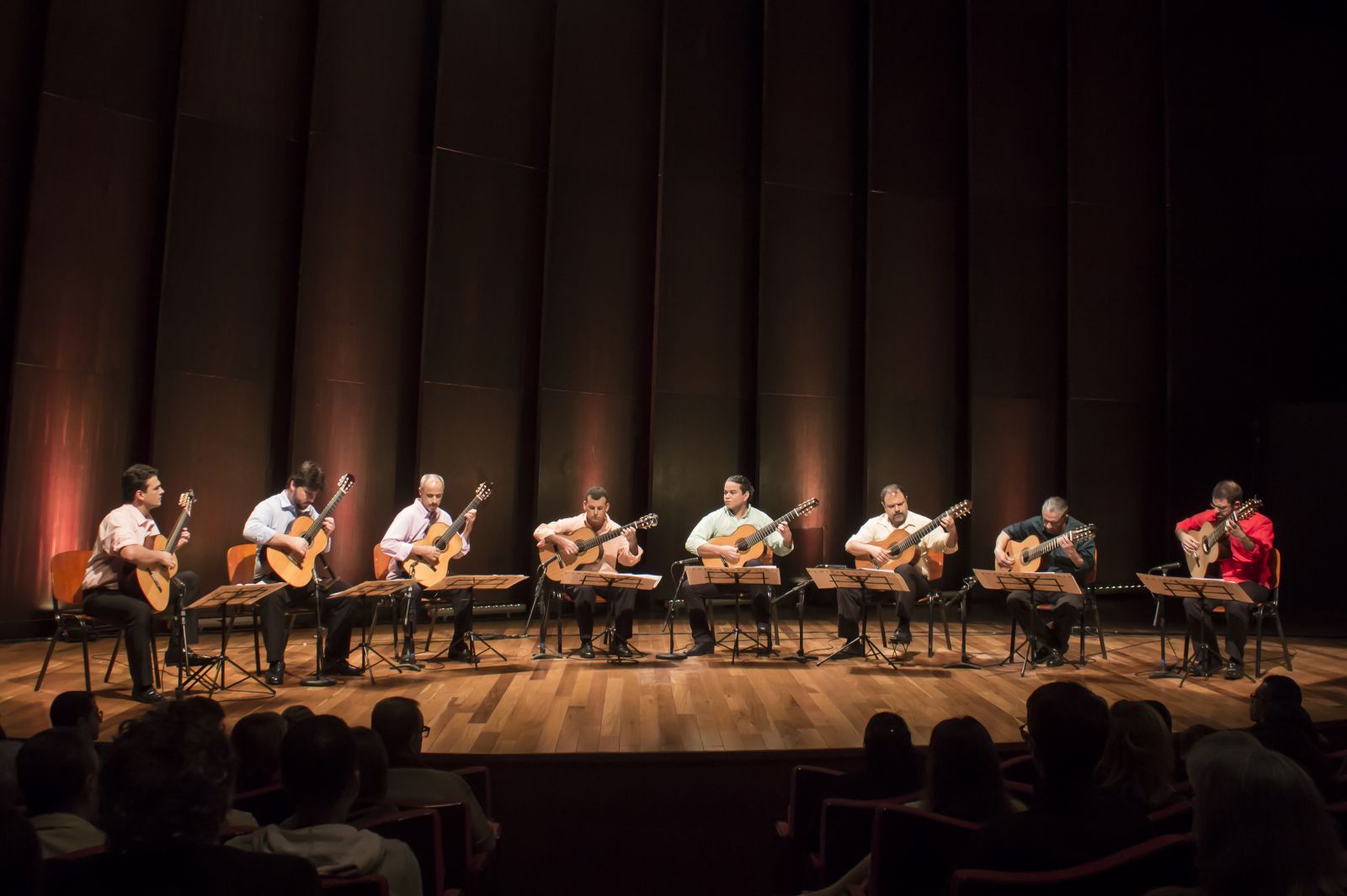 Violonista carioca Anna Leone, que mora na Finlândia, faz recital pela série da AV-Rio - Foto: Camerata de Violões