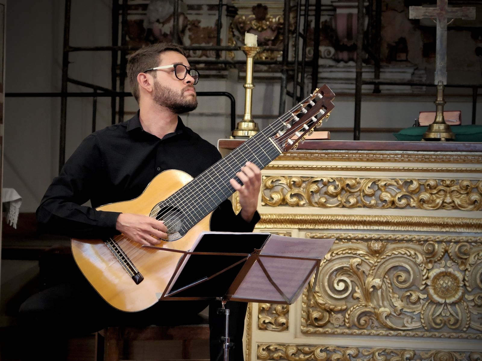 Violonista retrata a cidade de Forlì deserta e o avanço do Covid-19 na Itália - Amadeu Rosa. Crédito: David Costa