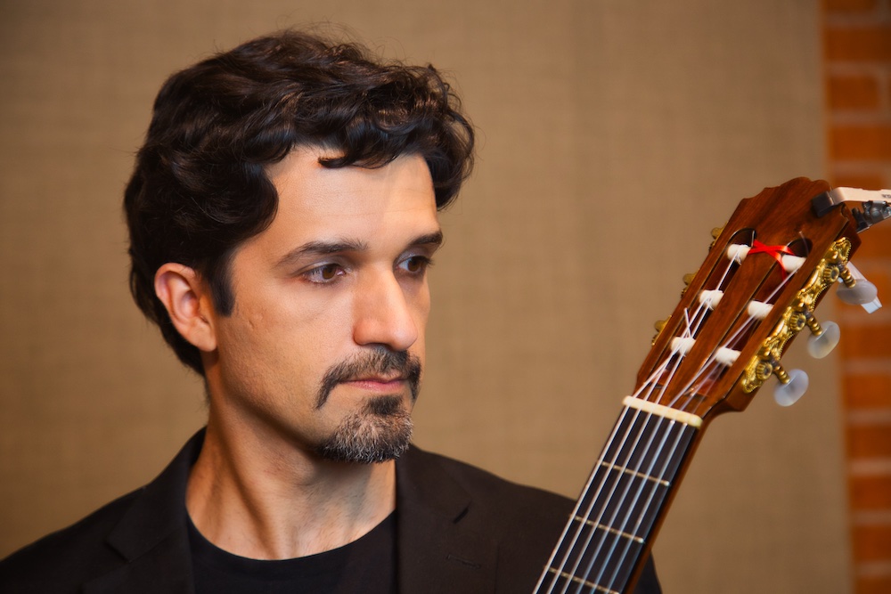 Duo Abdalla estreia a série Itinerários, com recitais online e masterclass de violão e flauta - Thiago Abdalla crédito Alan Siqueira