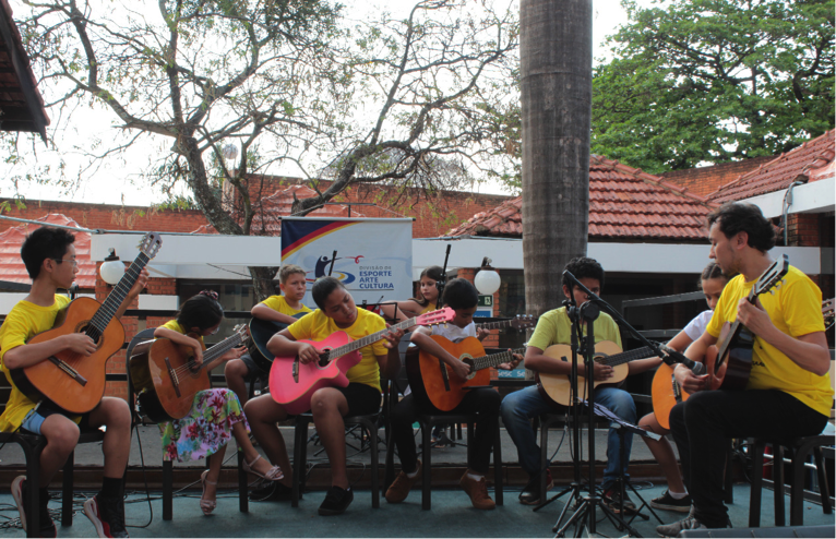 Maximo Pujol e Juan Almada são destaques do festival de violão que movimenta Campo Grande a partir desta quinta-feira - Camerata de Violões da Escola Municipal Nagen Jorge Saad