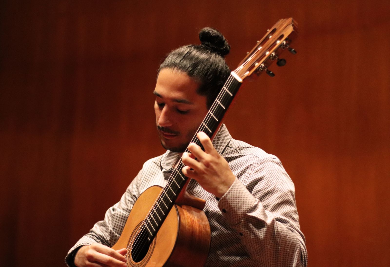 Concurso de Violão no Espírito Santo oferece R$ 15 mil em prêmios - Foto: O colombiano Juan Manuel Molano, primeiro colocado do concurso em 2022