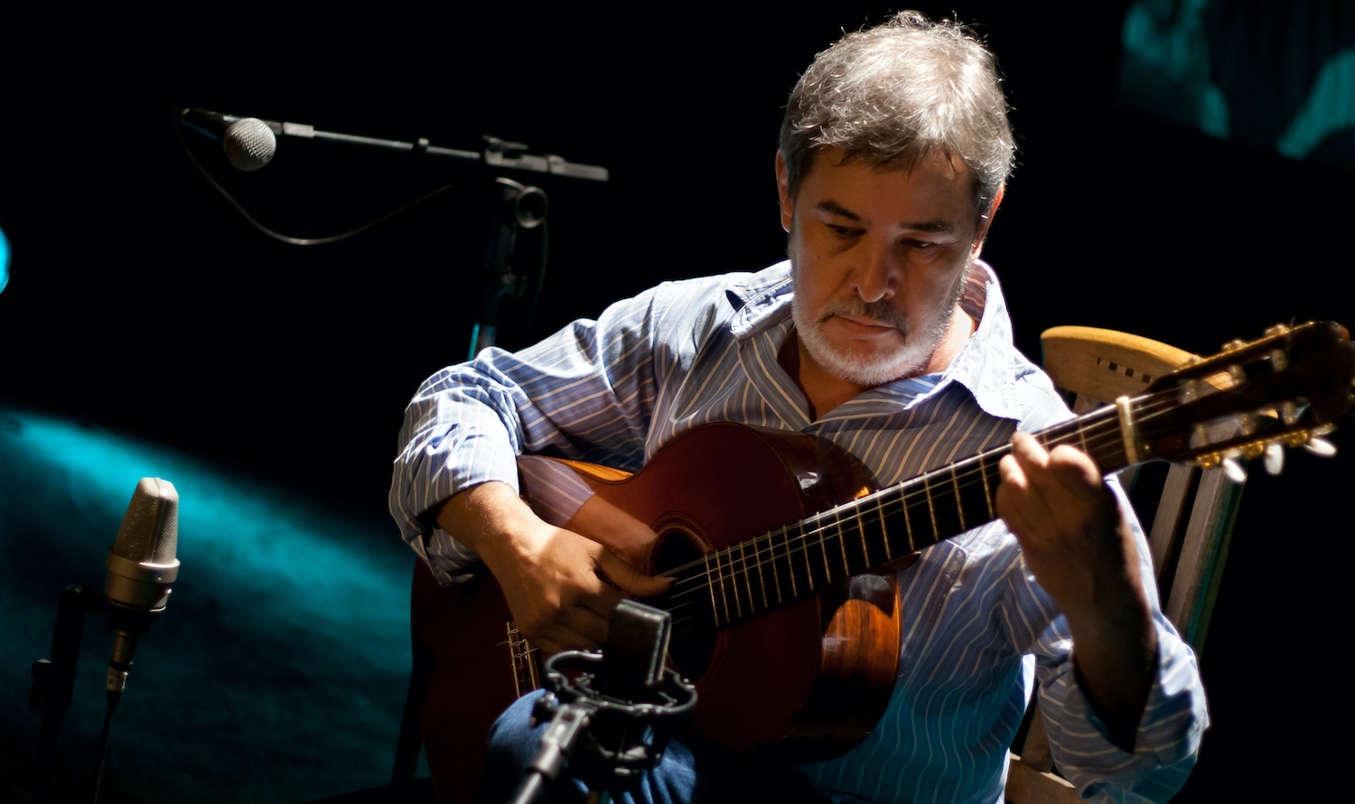 Jornada do VIolão UFRJ homenageia Marco Pereira em palestra e concerto - foto Marco Pereira em ensaio do show Acordes do Rádio, 2010, CCBB Rio