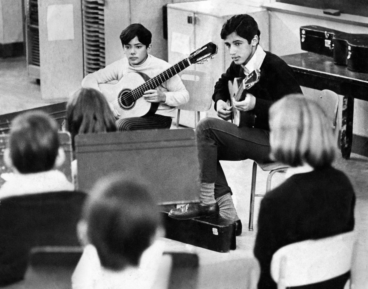 Violonista Monina Tavora tem gravações e fotos raras descobertas em seu centenário - (Foto Duo Assad)