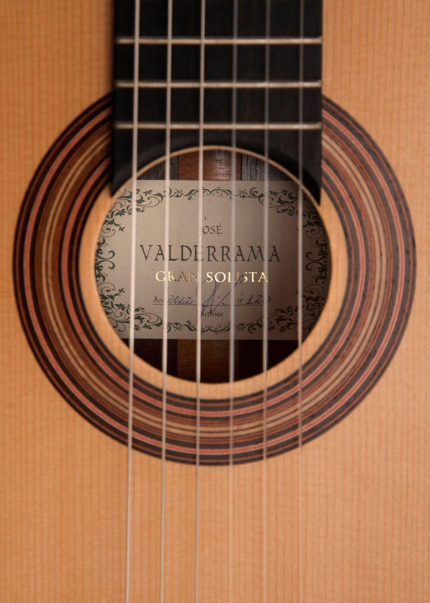 Luthier José Valderrama doa violão para Rifa do Acervo - Foto: Violão José Valderrama Modelo Gran Solista - Crédito: Rogério Alonso